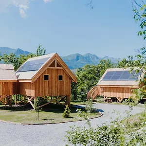 https://les-cabanes-du-dauphine.fr-provencehotel.com